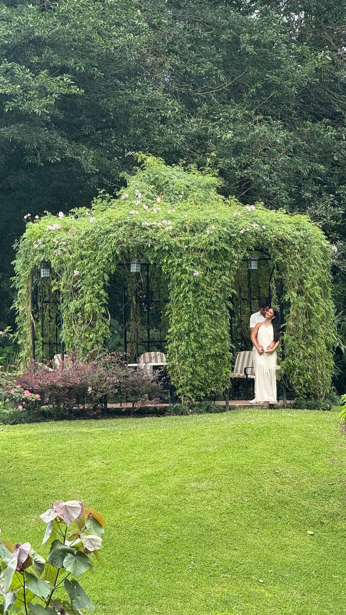 Julianne Roux, una de las hijas de Rómulo Roux, se compromete luego de 7 años de noviazgo