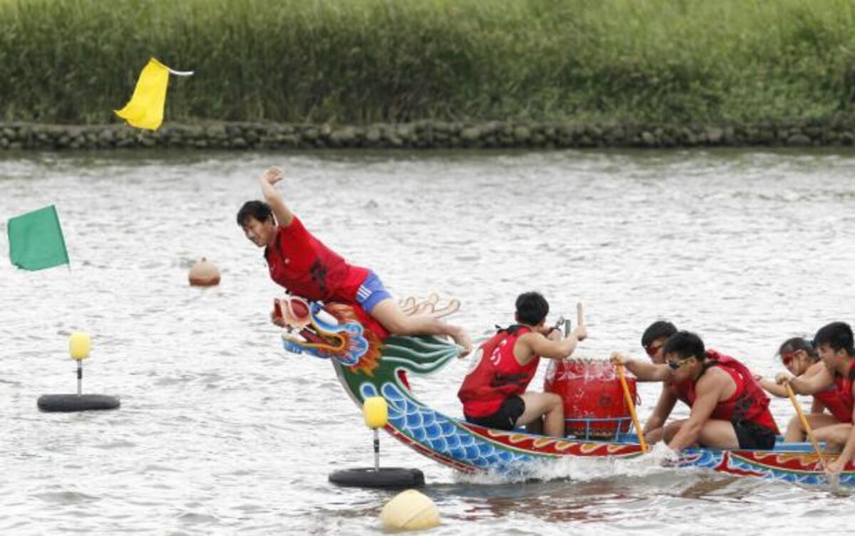 A remar: botes de Dragón en Asia