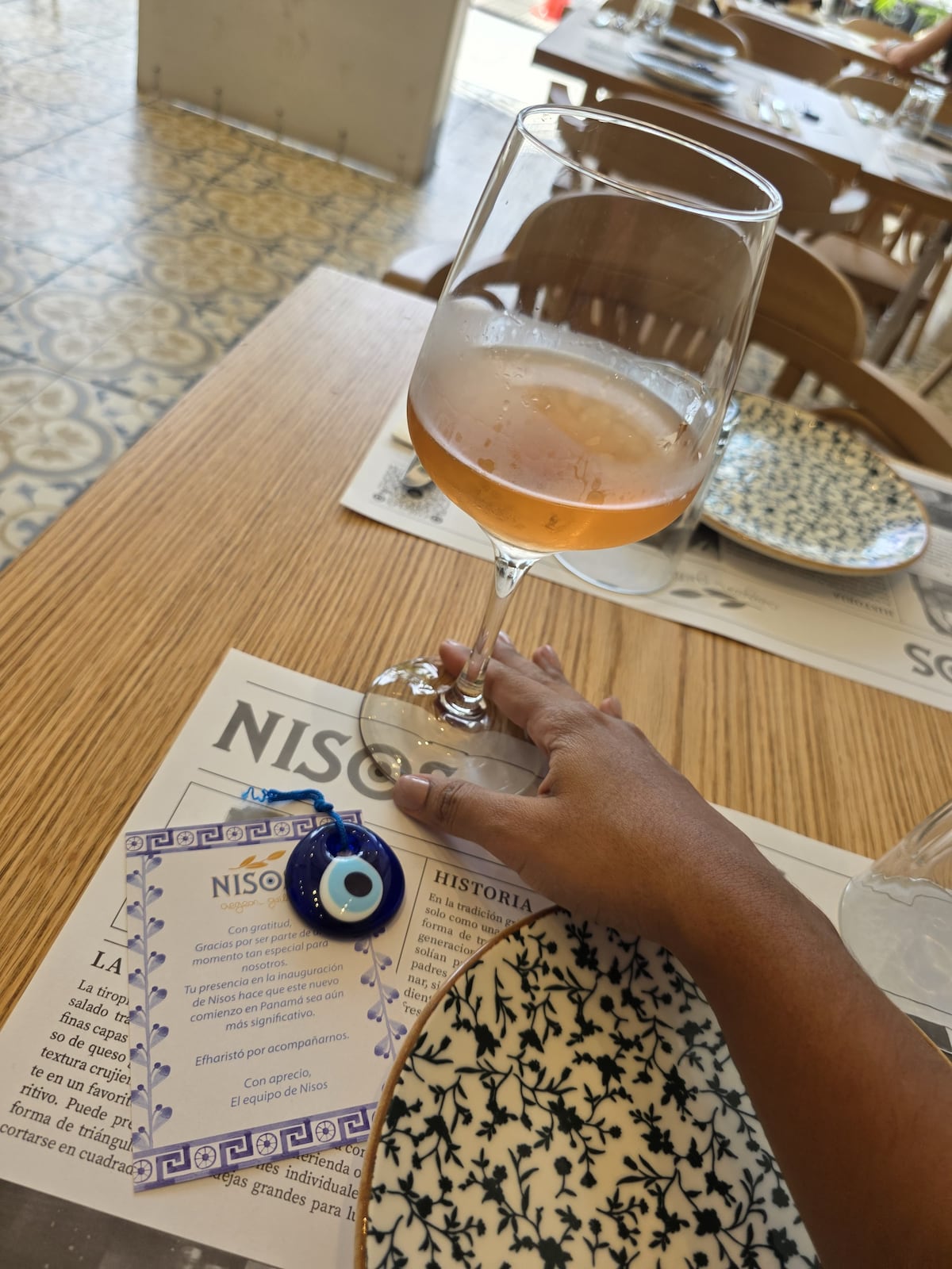 Un viaje al Mediterráneo sin salir de ciudad de Panamá: así es la experiencia gastronómica en Nisos