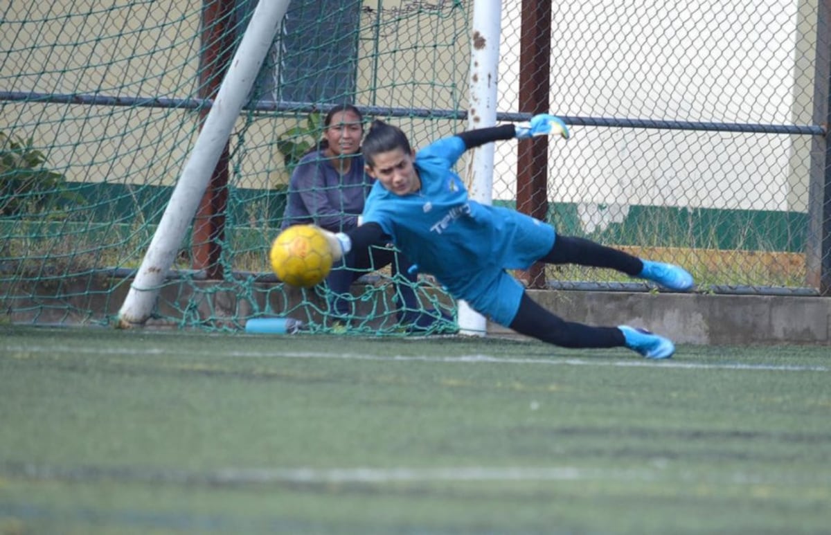 Arquitecta panameña y licenciada en salud es la nueva portera de un club de fútbol internacional