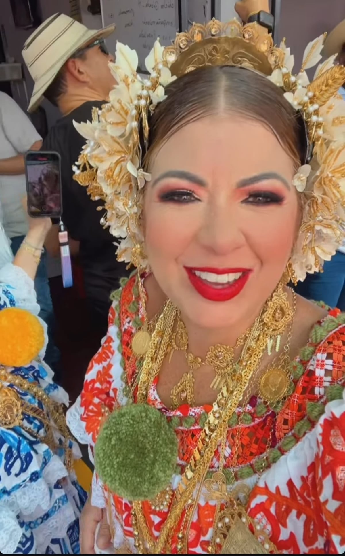Maricel de Mulino, Irma Hernández, Nicolle Ferguson y otras personalidades en el Desfile de las Mil Polleras
