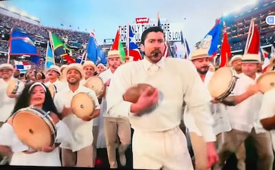 Momento histórico: la bandera de Panamá ondea en el medio tiempo del Super Bowl LX