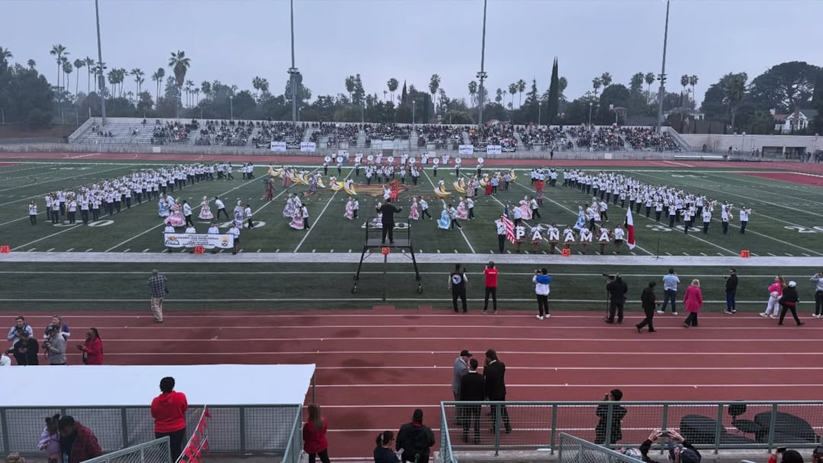 La banda del Colegio José Daniel Crespo se presenta en el Bandfest del Pasadena City College