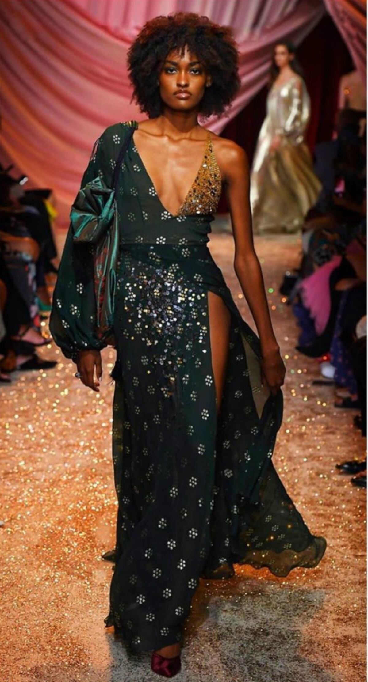 Hilary Cerezo, de Colón a la alta costura de París