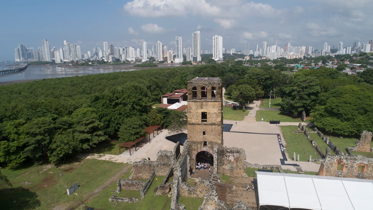 Lanzan unas audioguías para recorrer las ruinas de Panamá Viejo con el apoyo de España