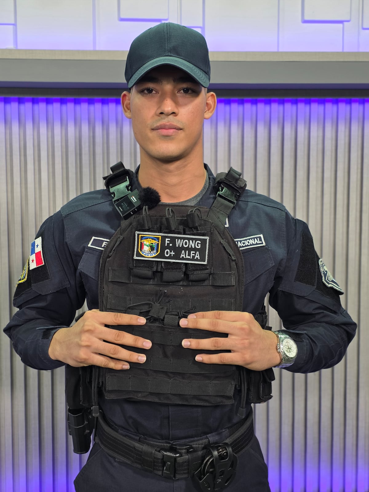 FOTOS: Así recibimos al agente F. Wong de la Policía Nacional en los estudios de ELLAS