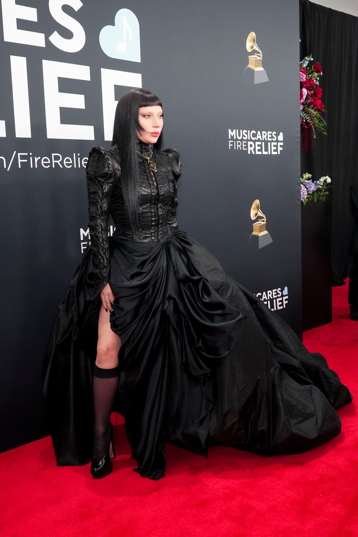 Los extravagantes looks de la alfombra roja de los premios Grammy