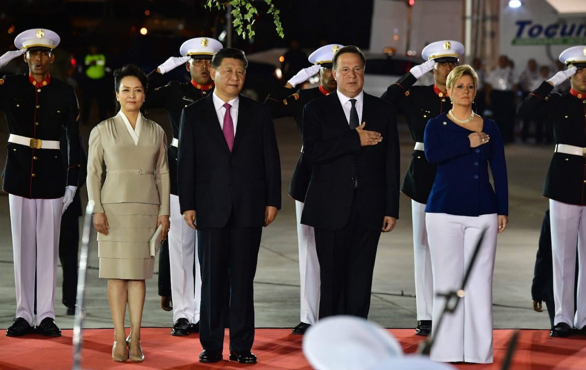 Lorena Castillo de Varela y sus tres vestidos para la visita presidencial de China