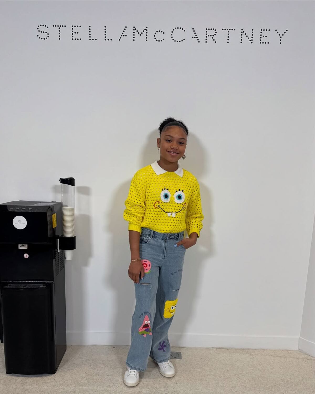 Jazzy, la mini reportera panameña, en cobertura de la Semana de la moda de París