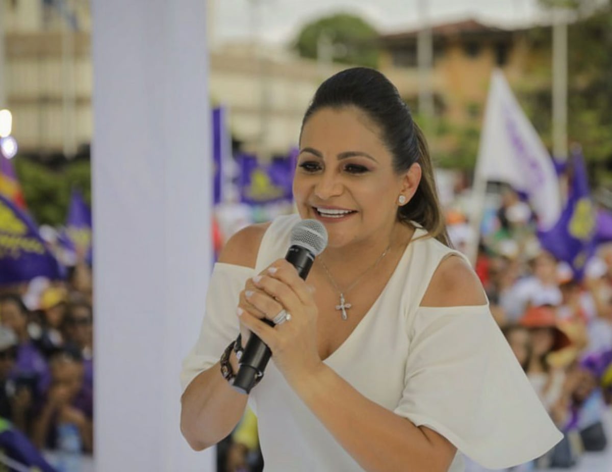 Yamy Araúz de Blandón, 12 años caminando juntos