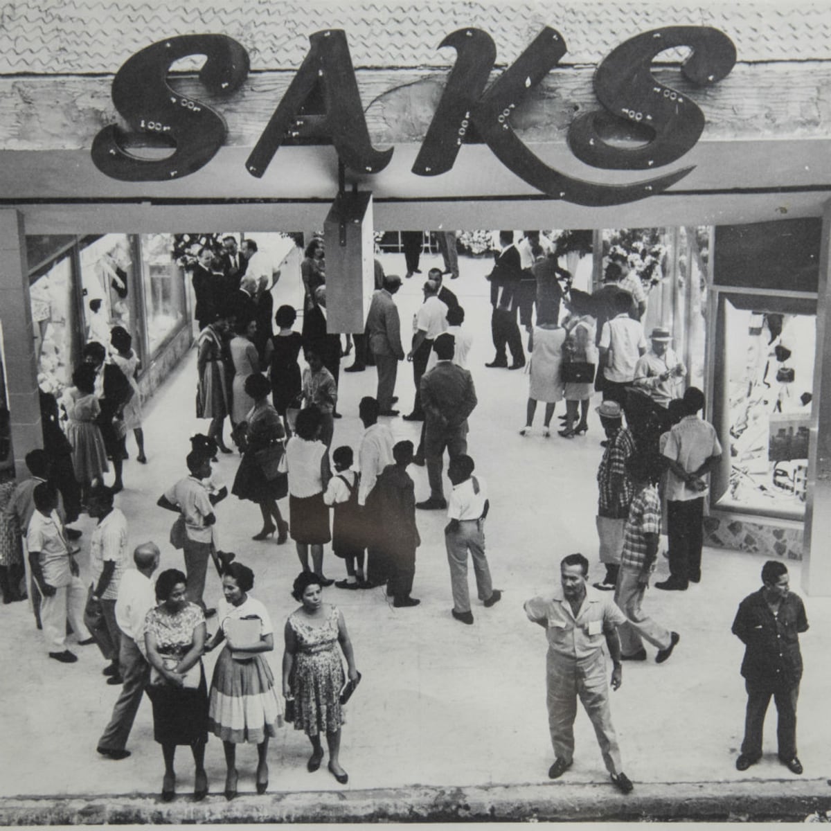 Modas Saks, desde Santa Ana hasta la Vía España