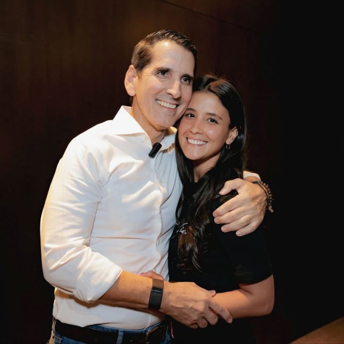 Julianne Roux, una de las hijas de Rómulo Roux, se compromete luego de 7 años de noviazgo