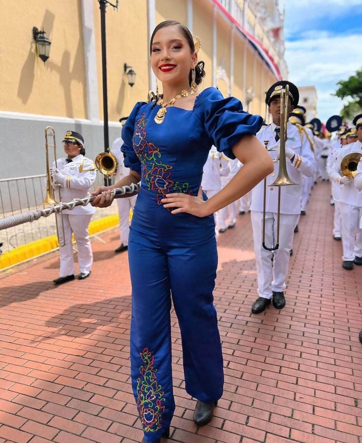 Tambor mayor, con estilo y patriotismo (parte 2)