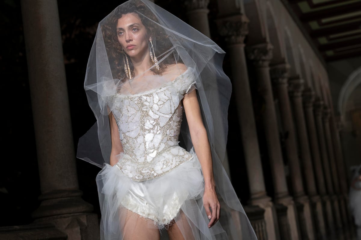 Las novias ‘punk’ de Vivienne Westwood presentadas en el Barcelona Bridal Fashion Week 