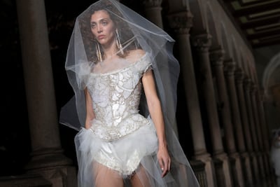 Las novias ‘punk’ de Vivienne Westwood presentadas en el Barcelona Bridal Fashion Week 