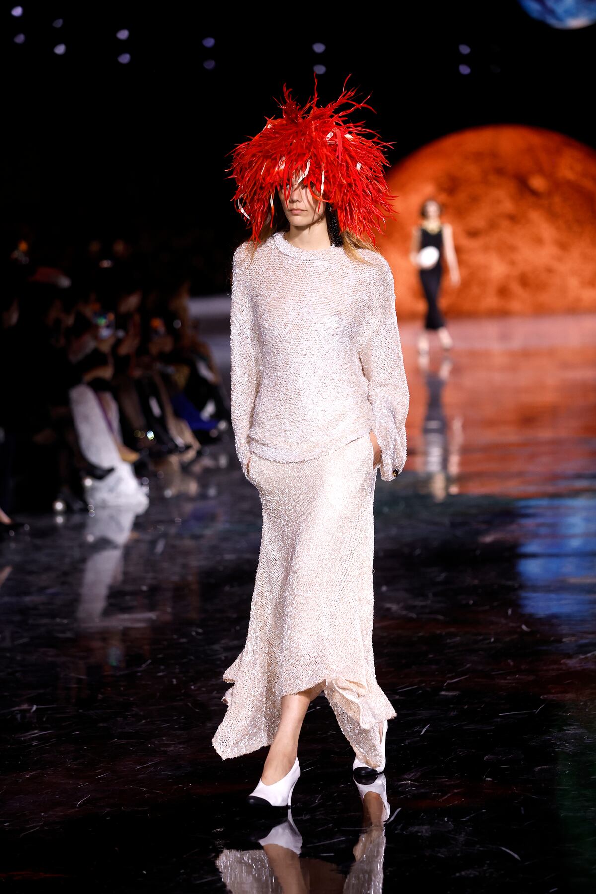 Chanel inaugura en París la era de Matthieu Blazy con una moda de aplauso