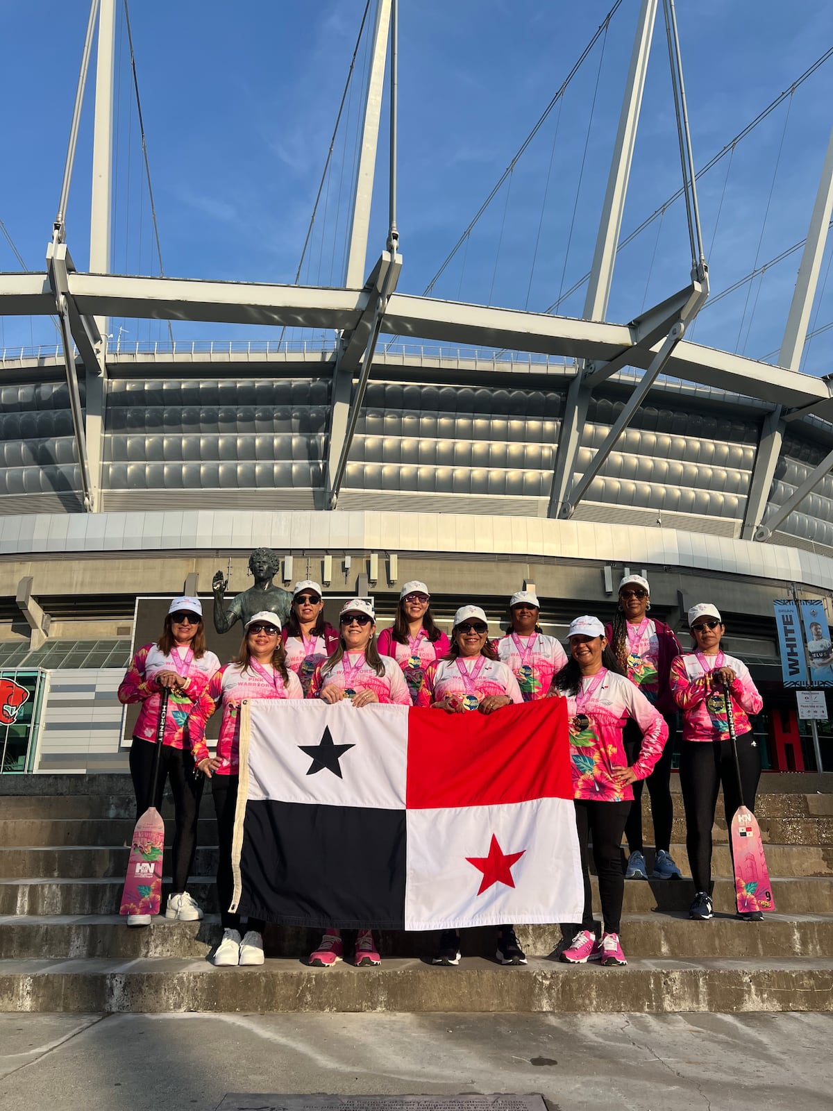 Cuando Latinoamérica rema unida: Pink Warriors de Panamá, junto a otras mujeres latinas, ganan oro en festival mundial en Canadá