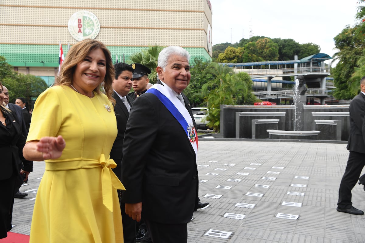 La primera dama, Maricel de Mulino, reutiliza un vestido amarillo en acto oficial del 2 de enero en la Asamblea Nacional