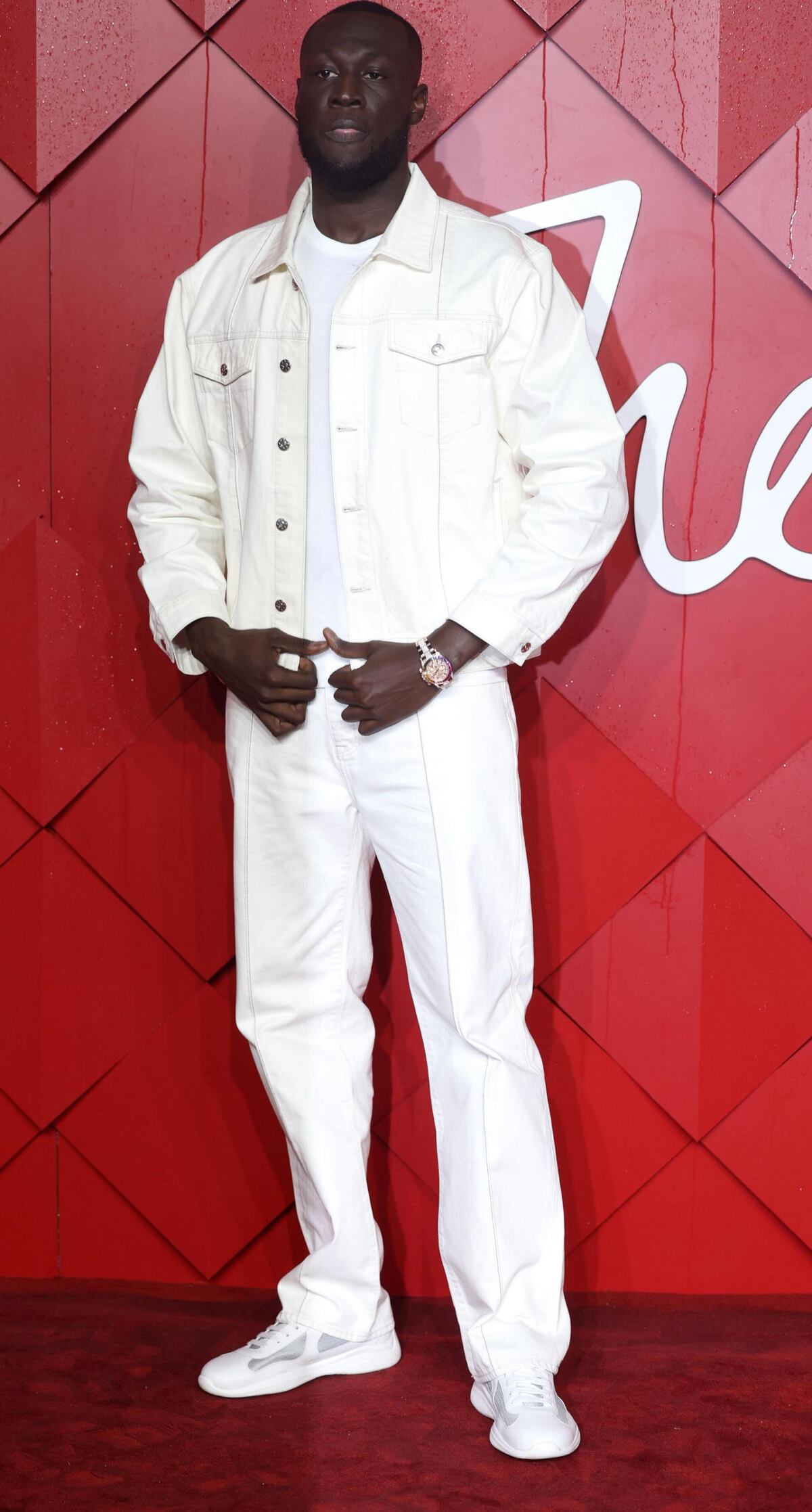 Anne Hathaway y su vestido de espagueti: 18 ‘looks’ en Fashion Awards