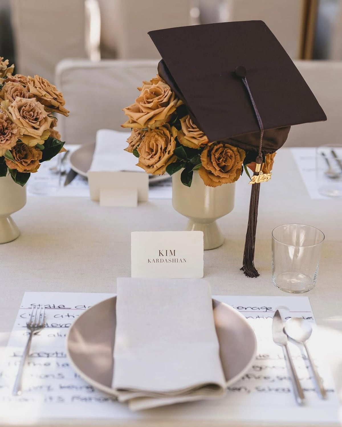 Kim Kardashian celebra su graduación como abogada