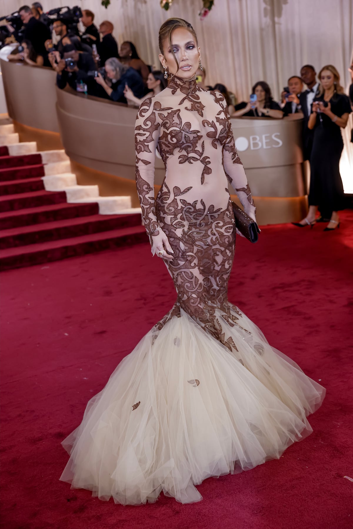 El vestido transparente, creado hace 23 años, de Jennifer Lopez en los Globos de Oro 2026