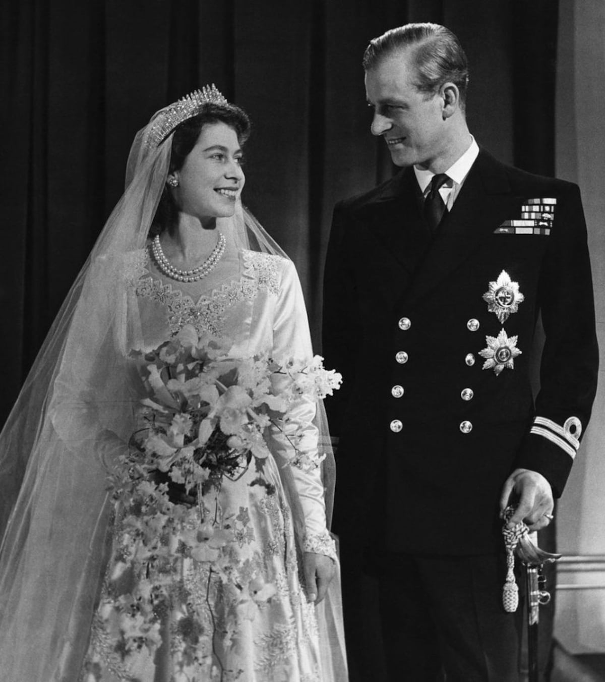 La princesa, su boda, el vestido del armario de la abuela y una tiara de cien años
