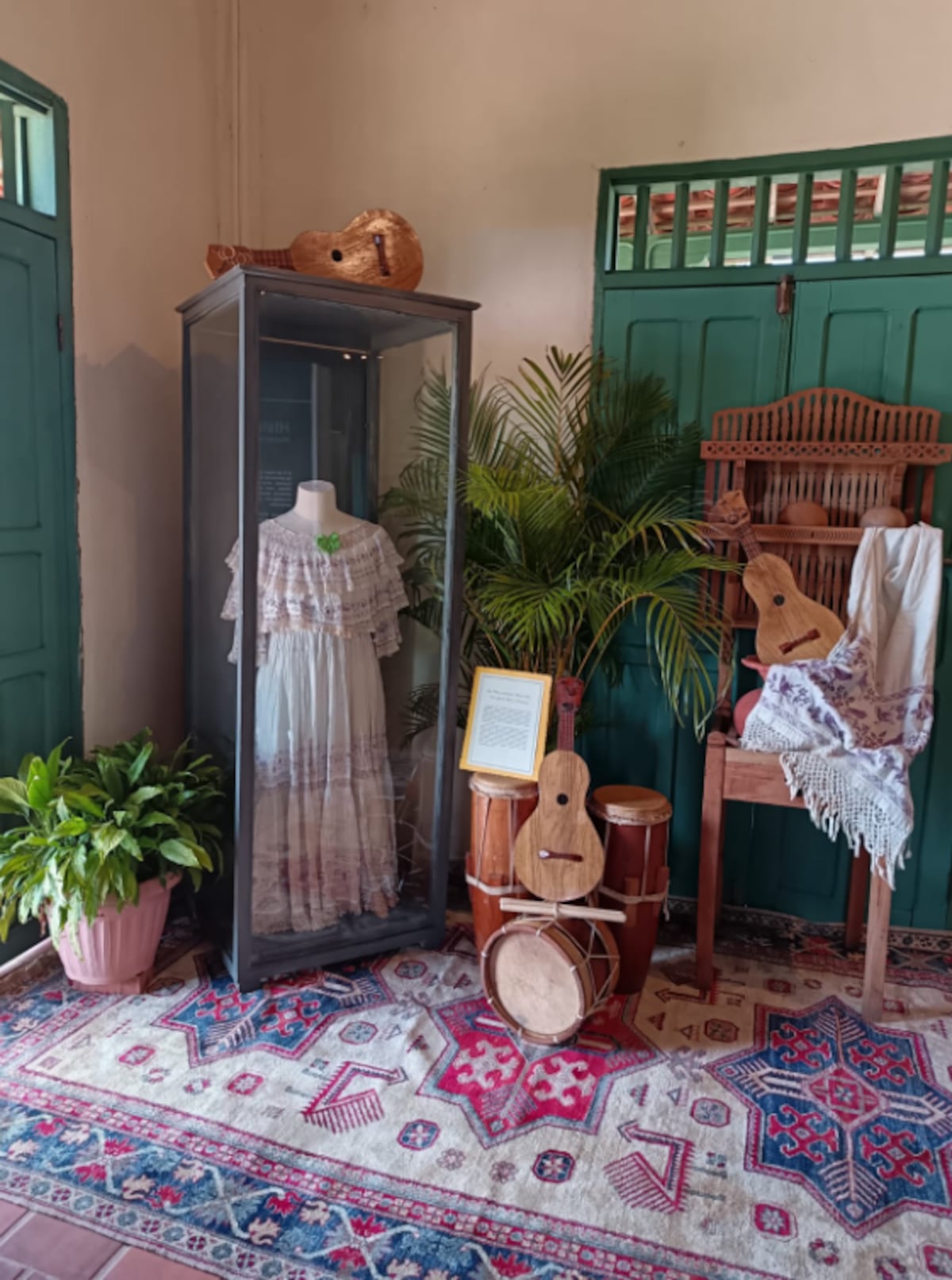 Confeccionada hace 160 años, esta es una de las polleras más antiguas de Panamá