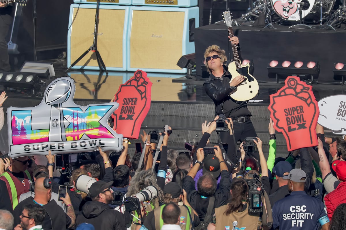 Green Day canta ‘American Idiot’ en el show de apertura del Super Bowl