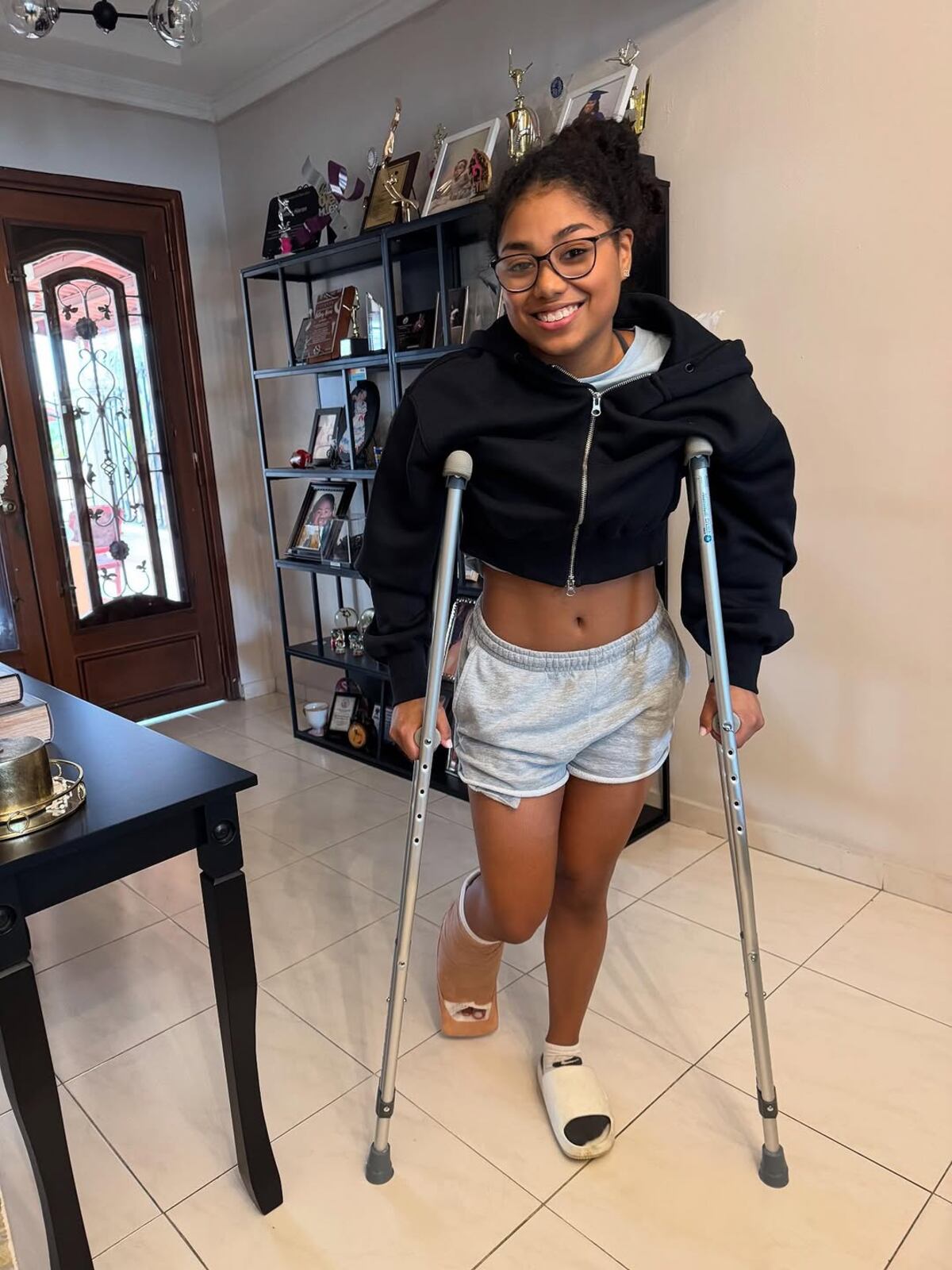 Tras ocho meses de dolor, la gimnasta Hillary Heron se somete a una cirugía por osteofitos 