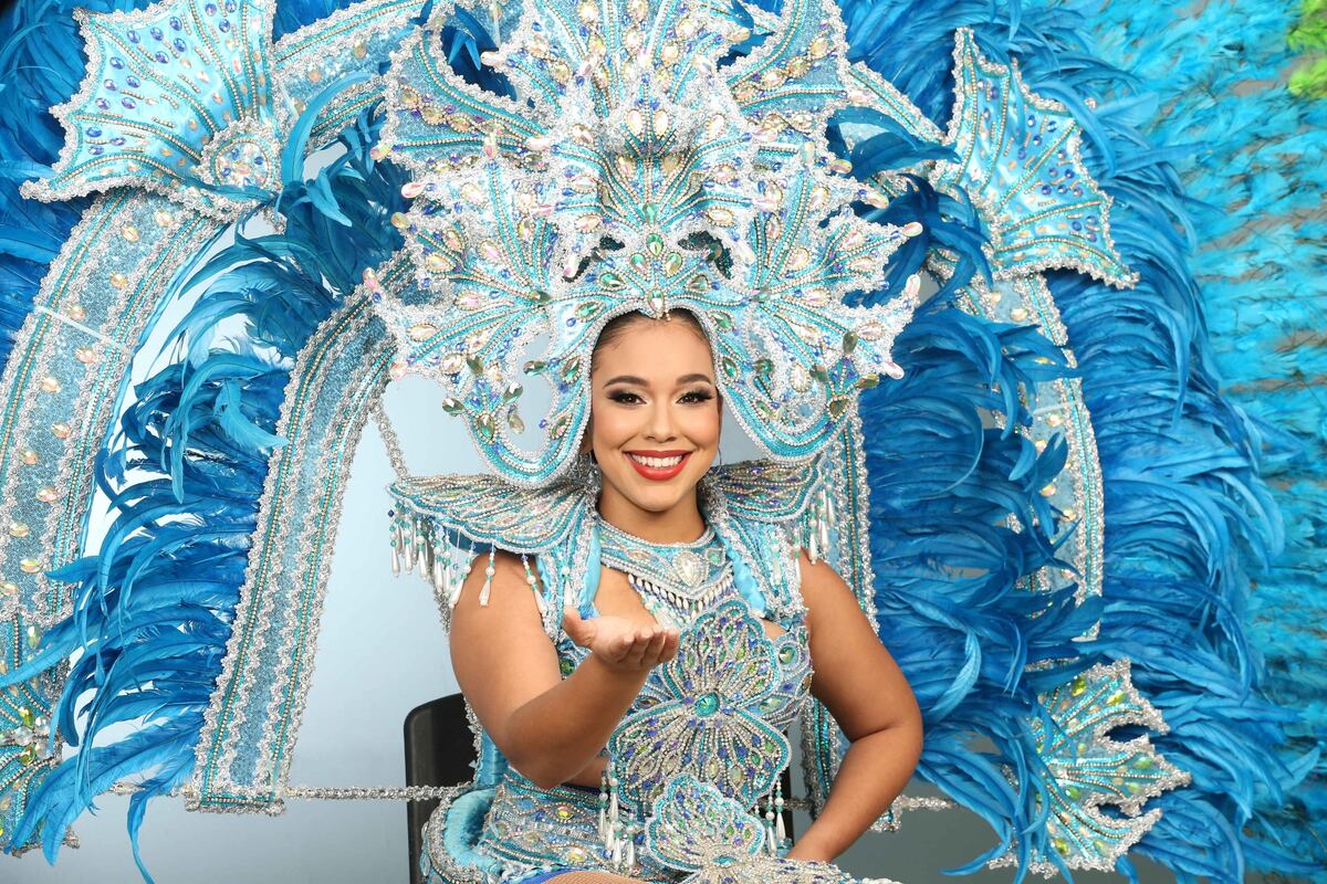 ¿Cómo se prepara el maquillaje de una reina de carnaval?