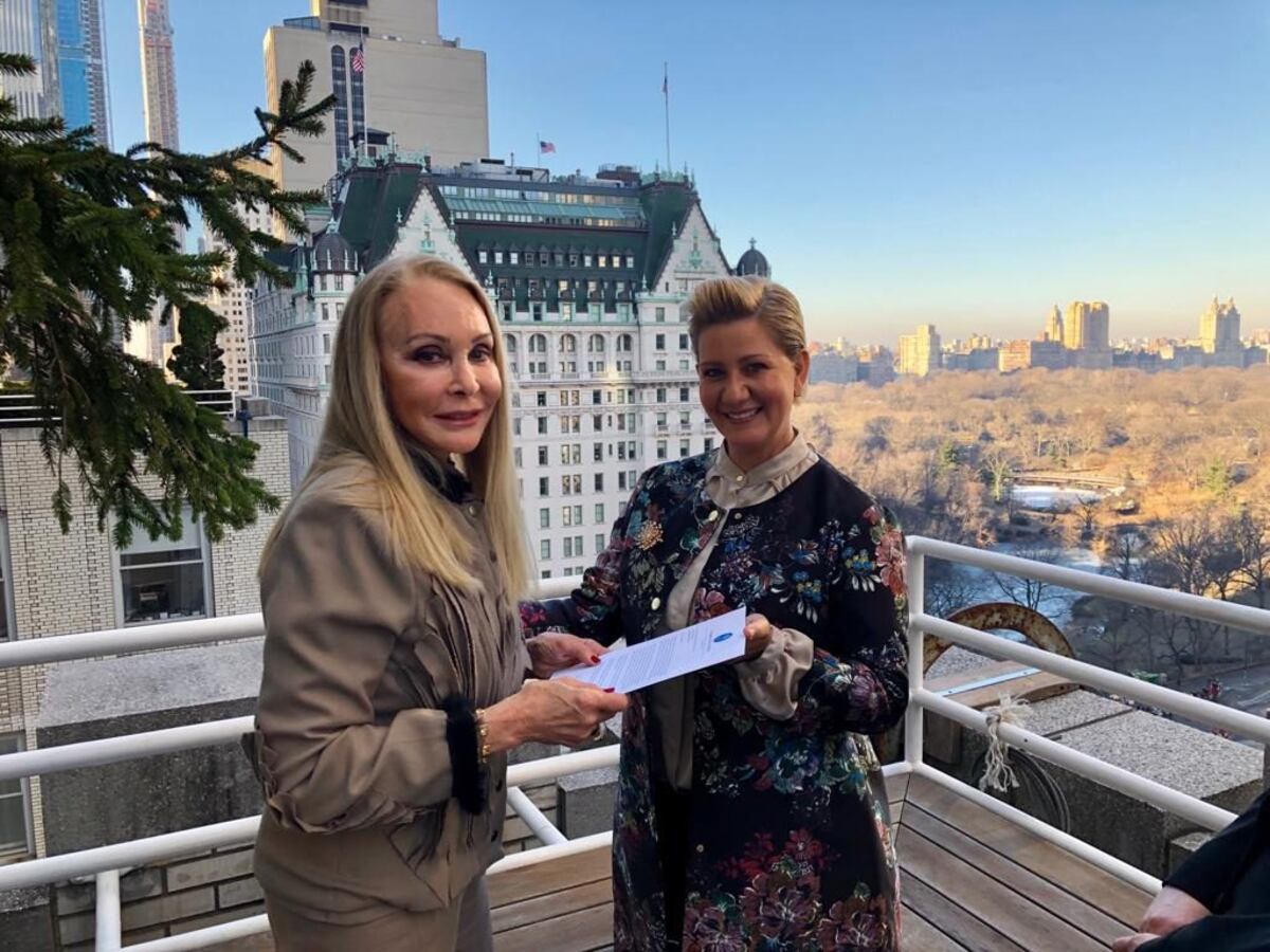 Lorena Castillo de Varela, nombrada embajadora para la paz y las mujeres