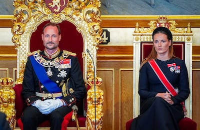 Haakon VIII jura como nuevo rey de Noruega ante el Parlamento