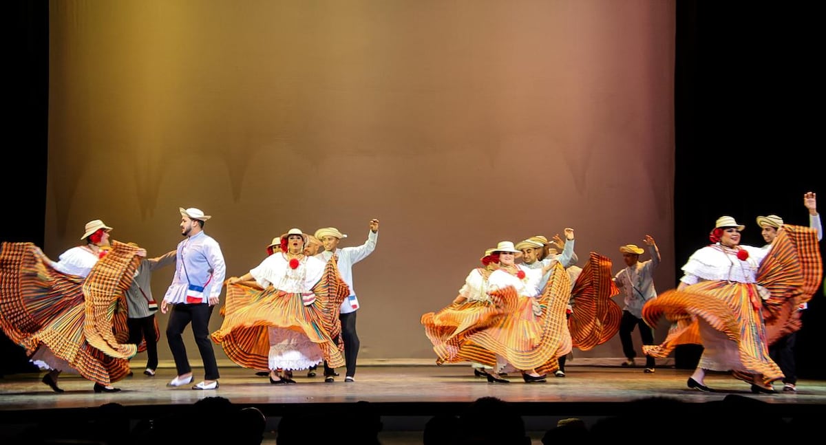 El Teatro Nacional se viste de tradición panameña con su Gala Folklórica anual
