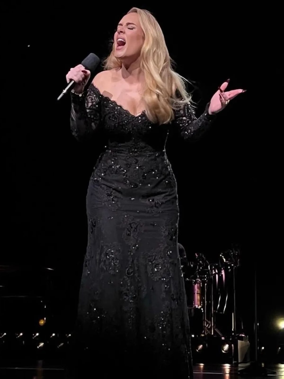 Paco Rabanne, Jenny Packham, Versace... los looks de Adele en sus conciertos en Las Vegas