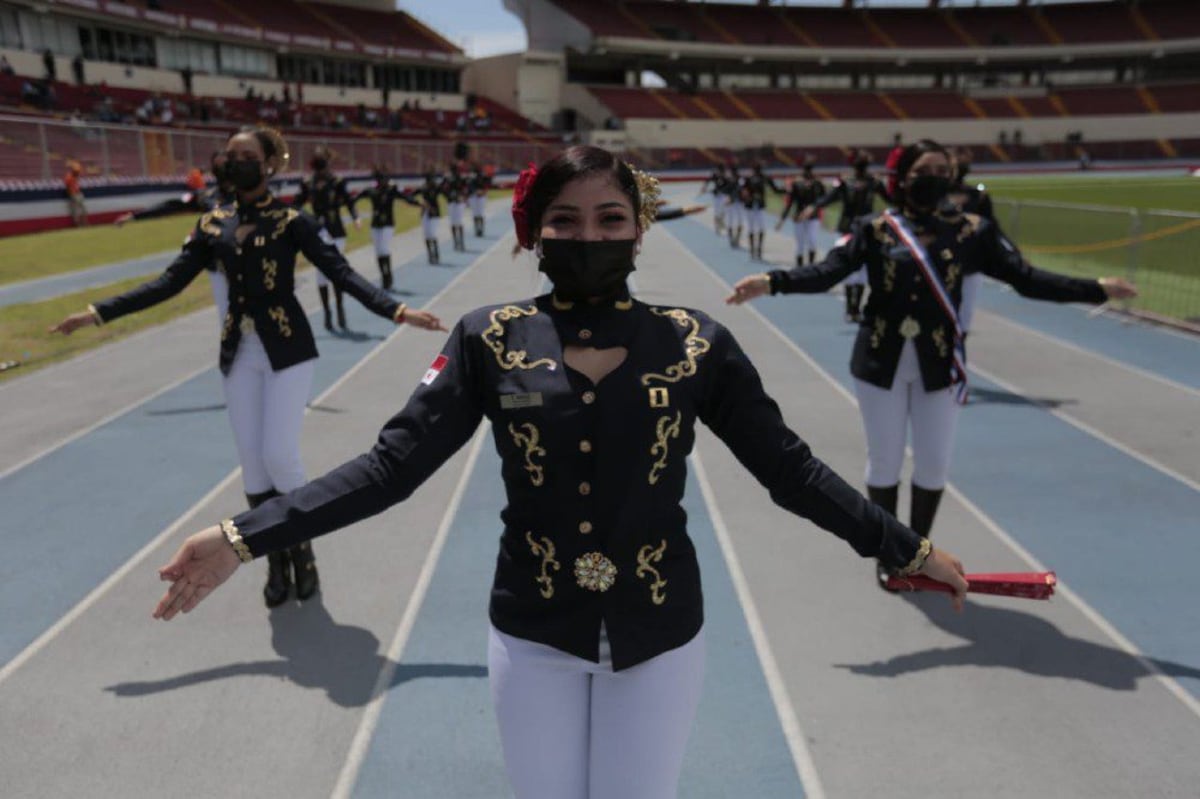 ¿Y si mudamos los desfiles a un estadio?