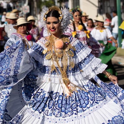 La fiesta de las mil polleras