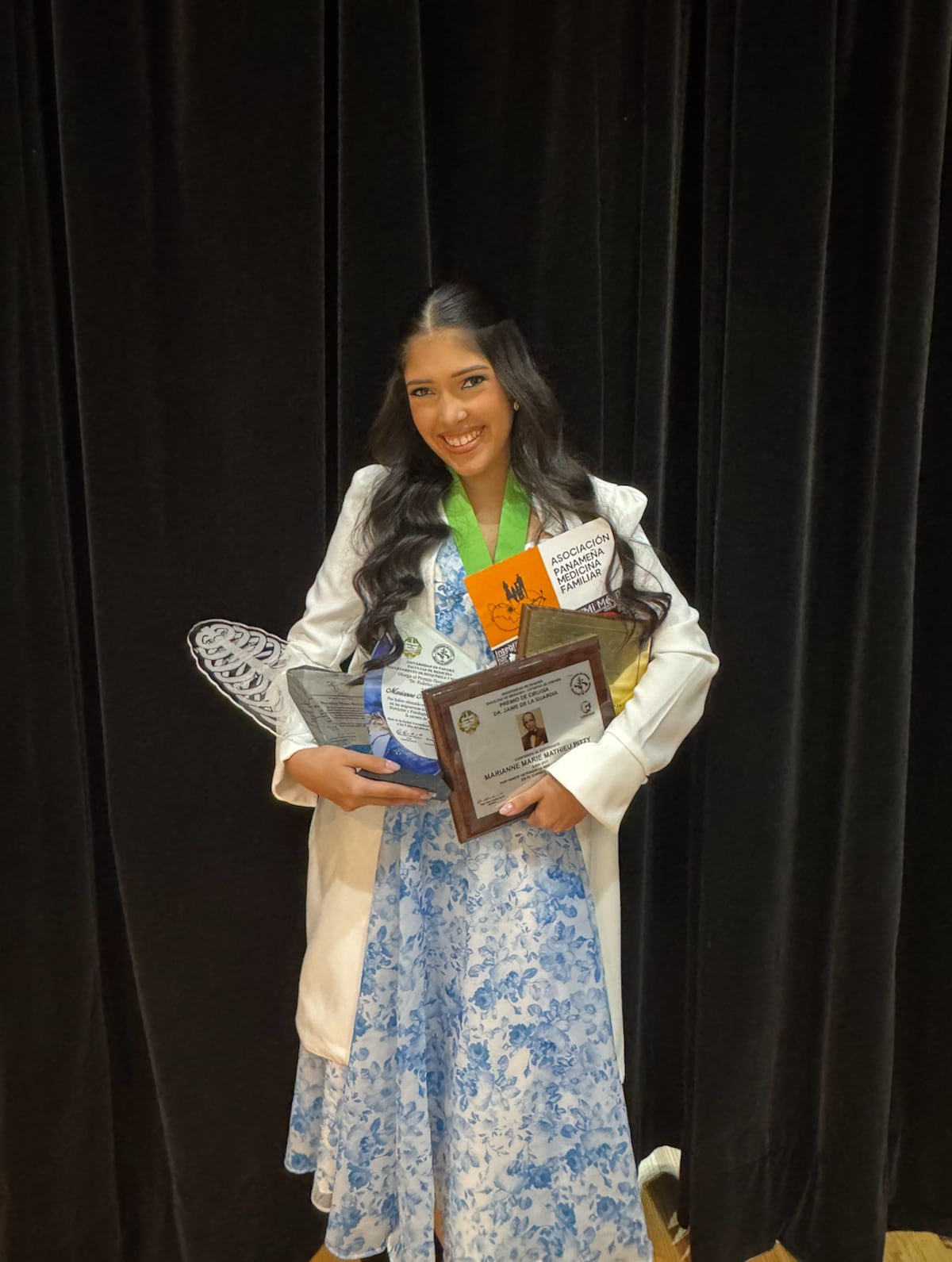 74 nuevos médicos se gradúan: Marianne Mathieu, primer puesto de la promoción Med19 de la Universidad de Panamá