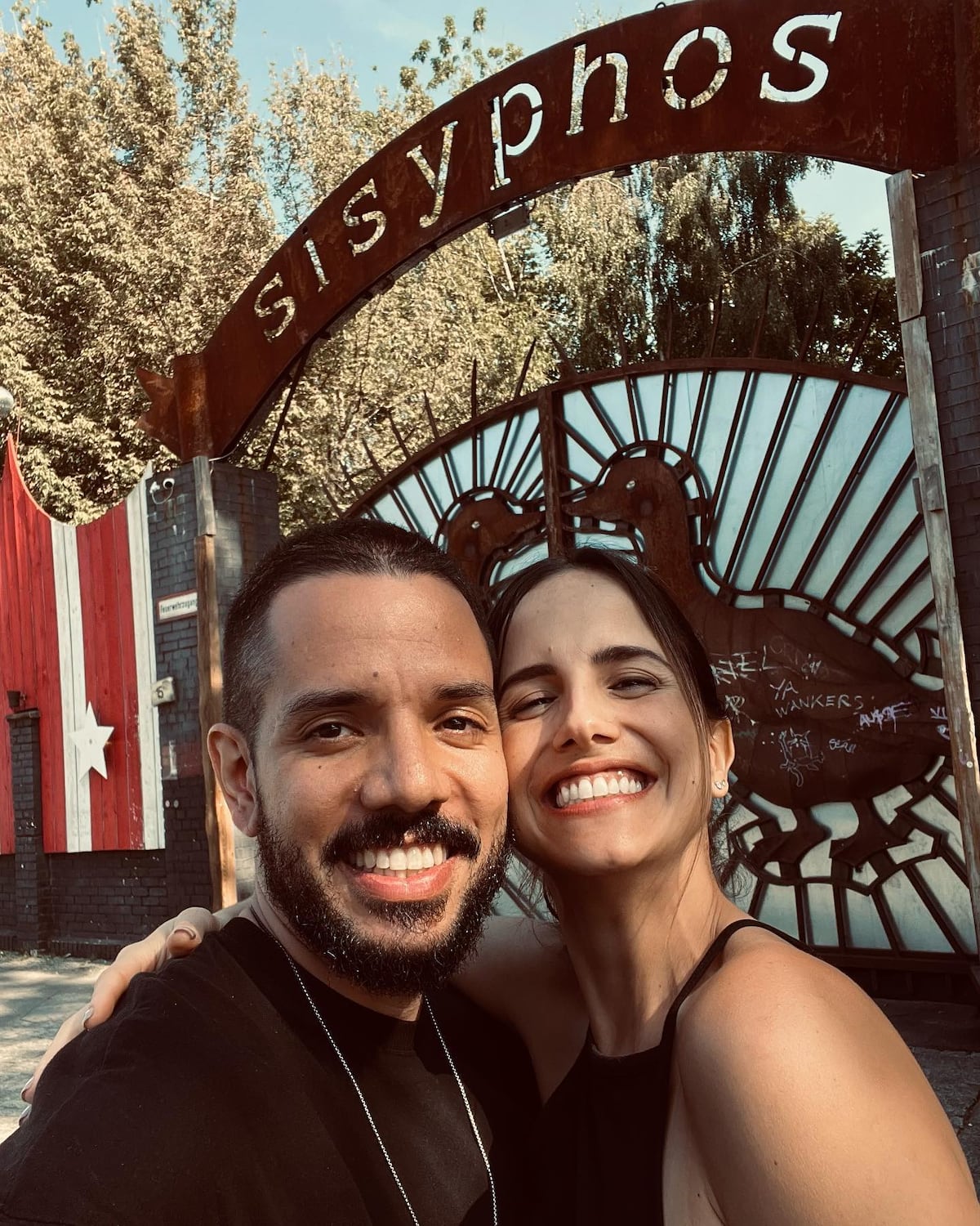 La presentadora panameña Andrea Pérez Meana anuncia que espera a su primer hijo junto a su esposo, Dj Halo
