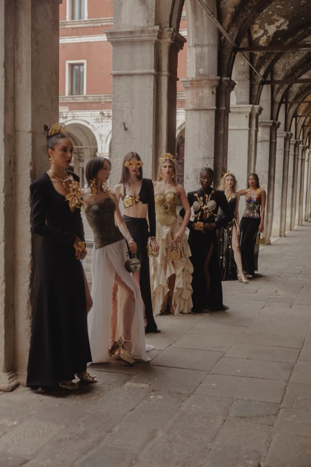 Colección de moda inspirada en la arquitectura de Casco Antiguo es presentada en Venecia por las marcas Michelle Ferrer y Tulu
