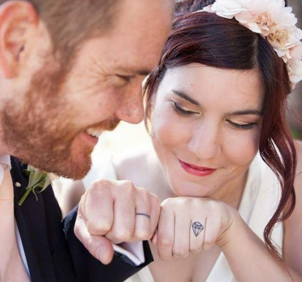 Un anillo a flor de piel