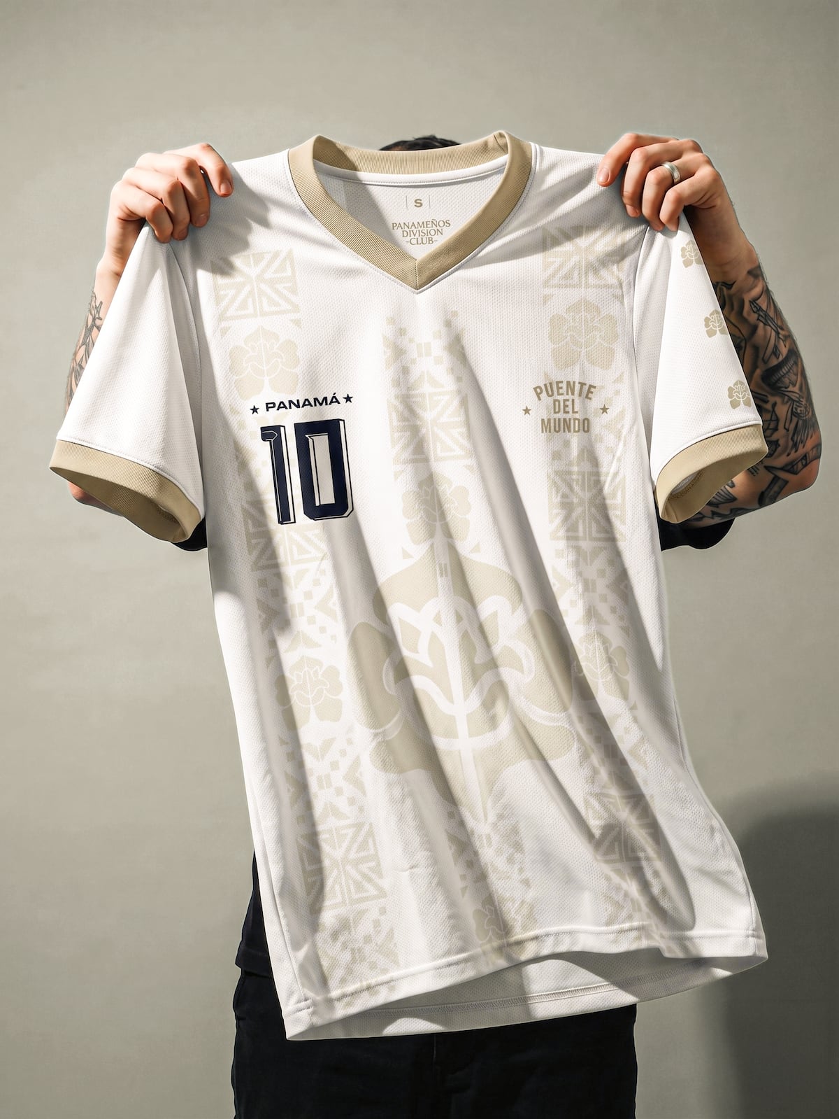 De un post viral al clóset: la camiseta alternativa para la Sele creada por un diseñador panameño