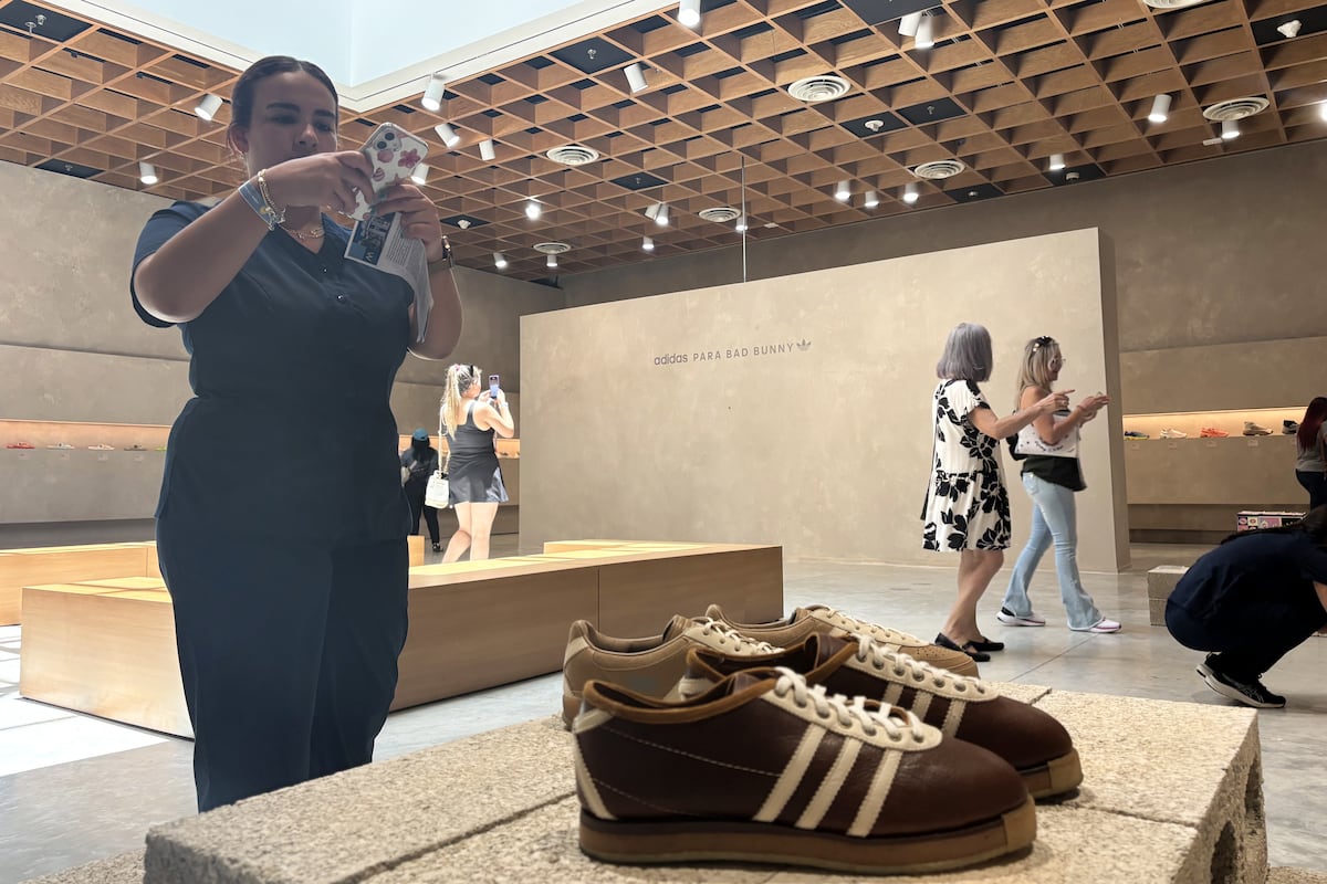 Exposición de calzado Adidas de Bad Bunny genera interés en Museo de Arte de Puerto Rico
