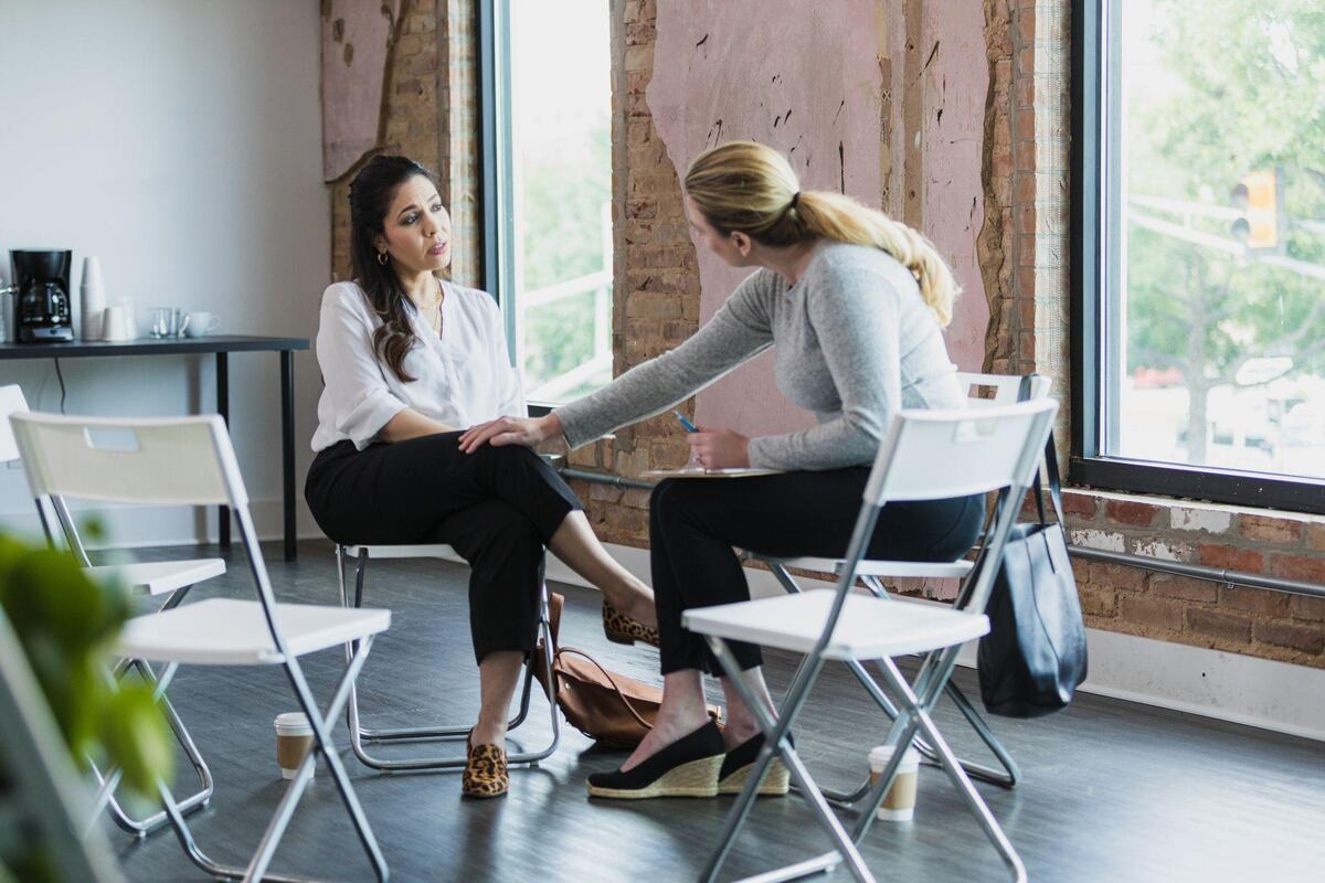 “Mi psicólogo de IA me ayudó a superar momentos difíciles”: los riesgos y beneficios de usar un chatbot como terapeuta