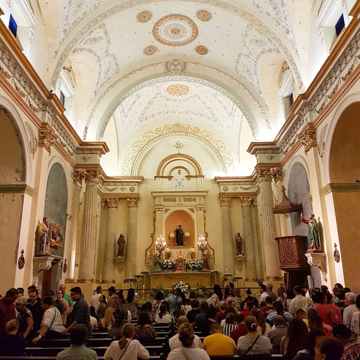 La tradicional visita de las 7 iglesias el Jueves Santo