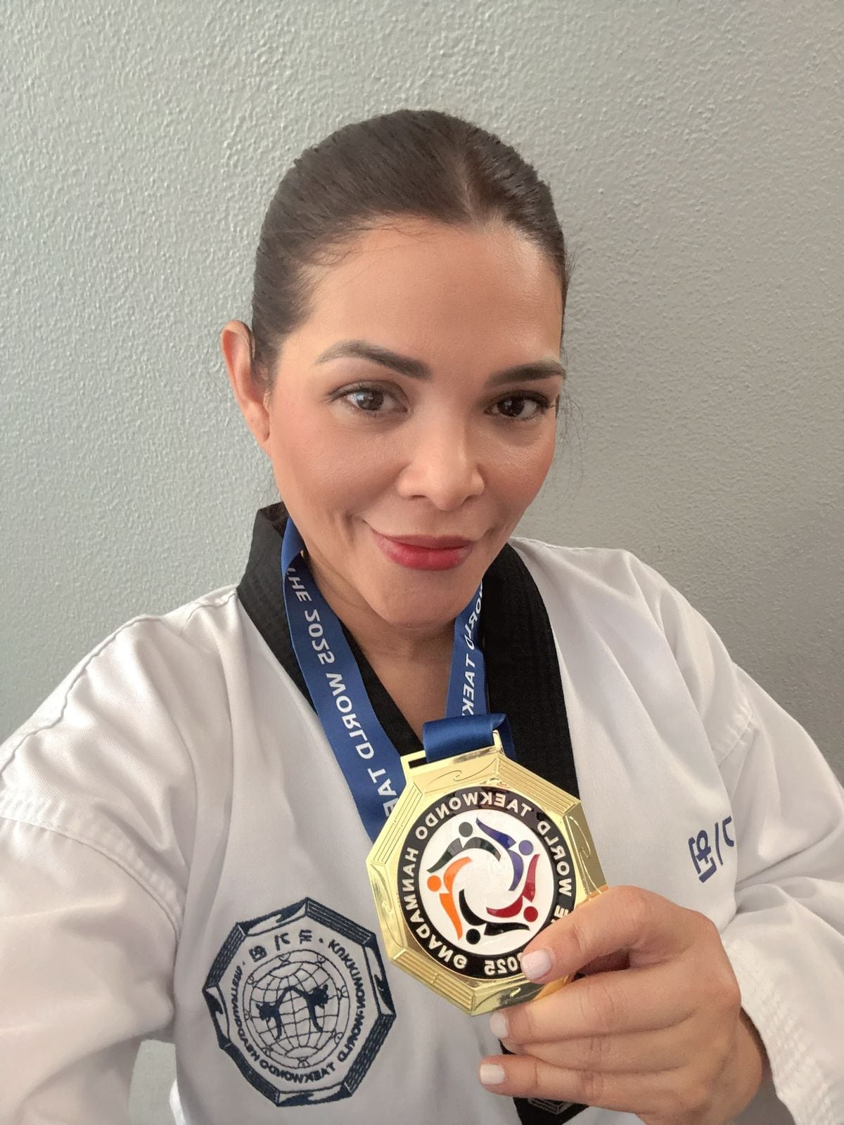 Thelma del Río: la panameña que ganó oro mundial en taekwondo a los 52 años