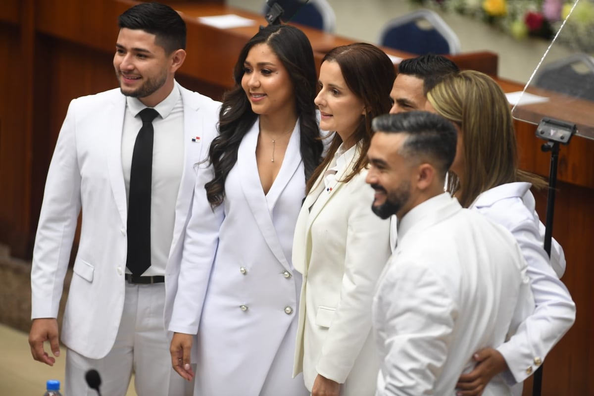 ¿Por qué las diputadas y los diputados en Panamá van de blanco a la Asamblea Nacional este 1 de julio?