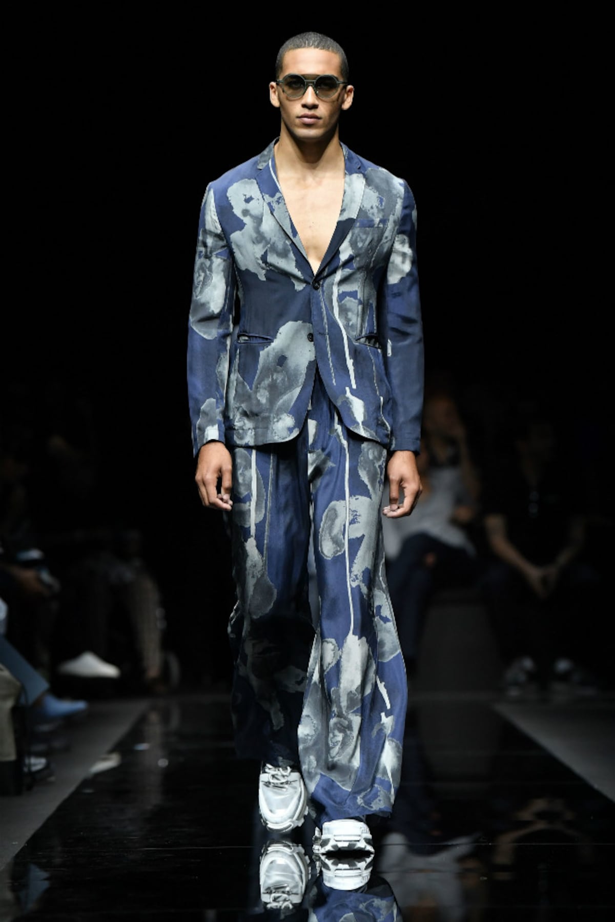 El clásico traje masculino se reinventa