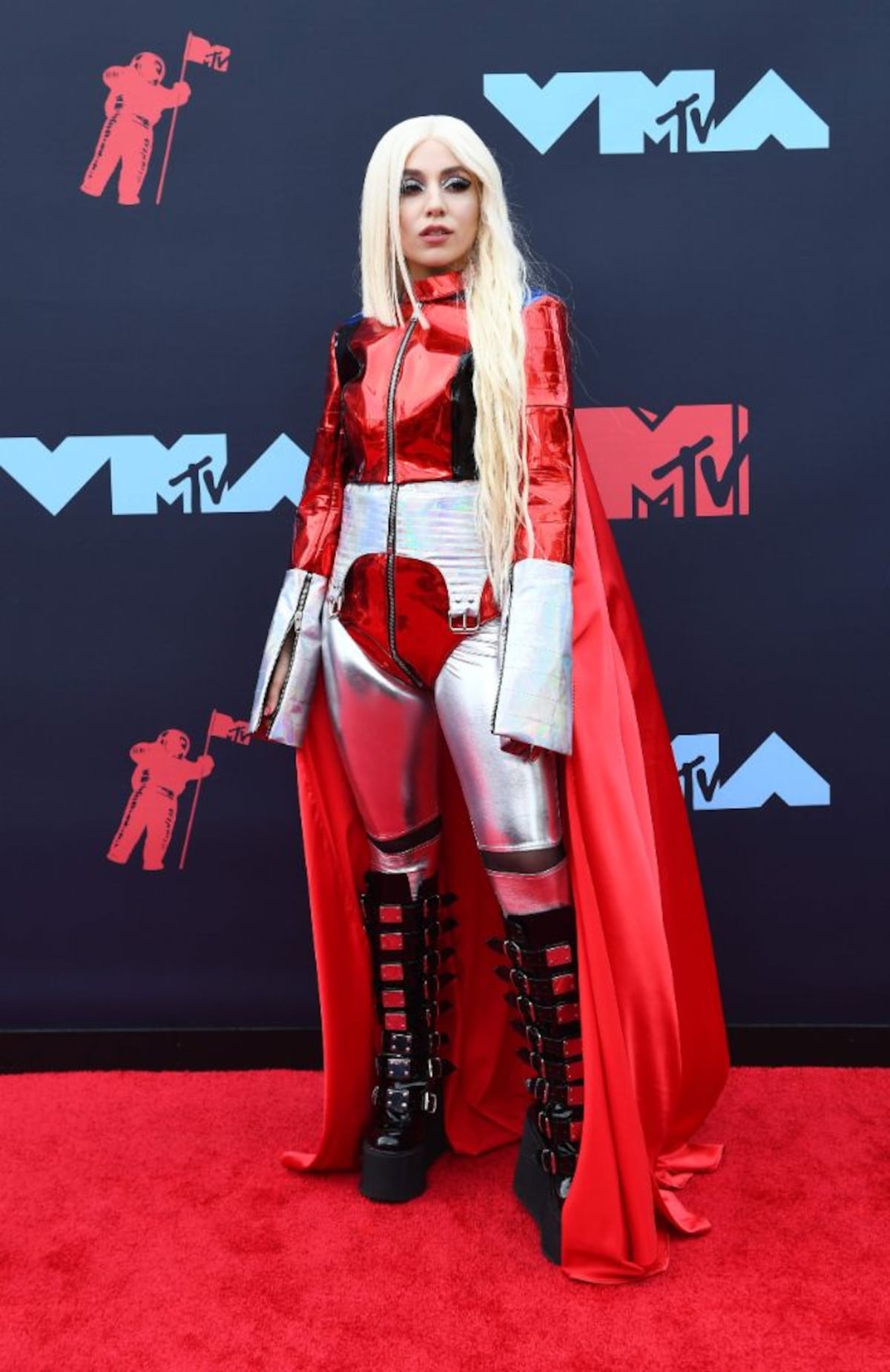 Las estrellas de los premios MTV 2019 y sus peculiares ‘looks’