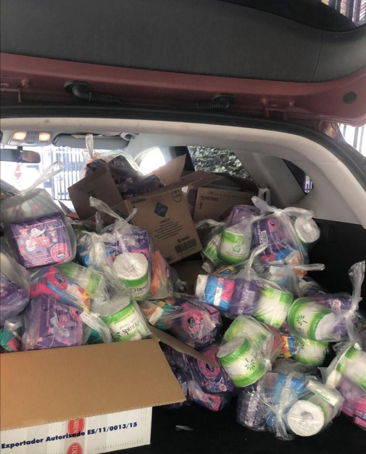 Recolectando toallas sanitarias para donar a todas y todes