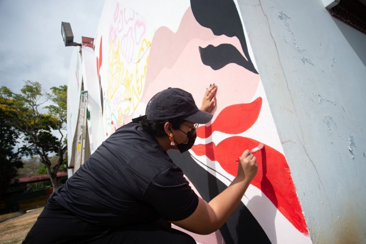 Una voz visual por las mujeres, murales en el parque Omar